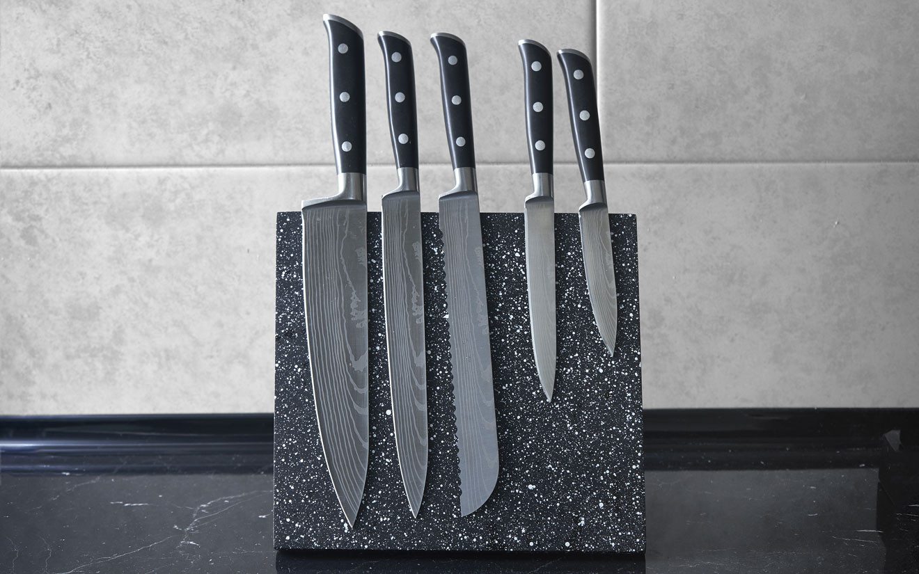 Damastmesser Set in der Küche