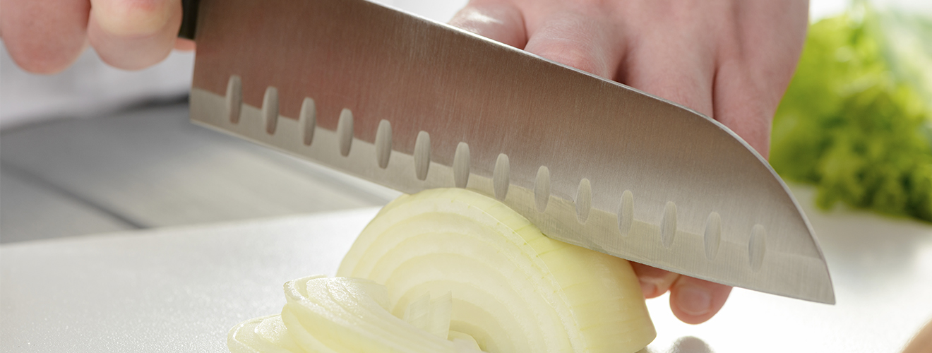 Schneiden mit einem Santokumesser